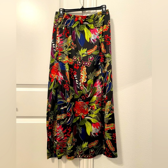 Botanical Print Sarong from Chicos - Picture 5 of 9